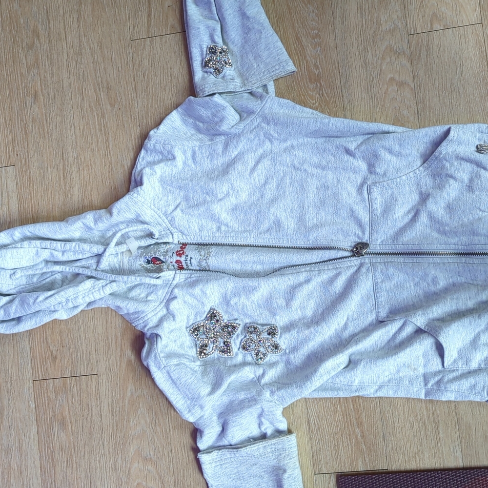Twisted heart sweatshirt w Swarovski crystals